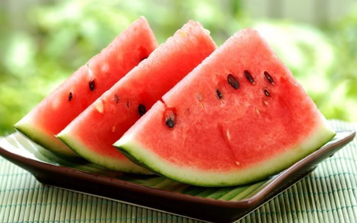 Sinh tố dưa hấu cấp nước và dưỡng da